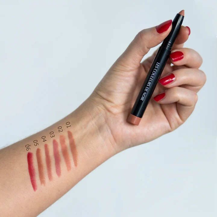 Couleurs de noir: Lipstick velours - 02 naughty nude - Salon Différence (Overmere)
